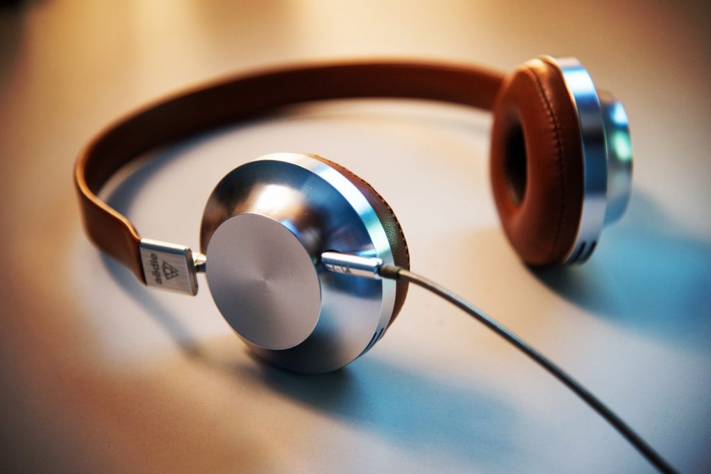headphones-music-hearing-loss A pair of headphones.